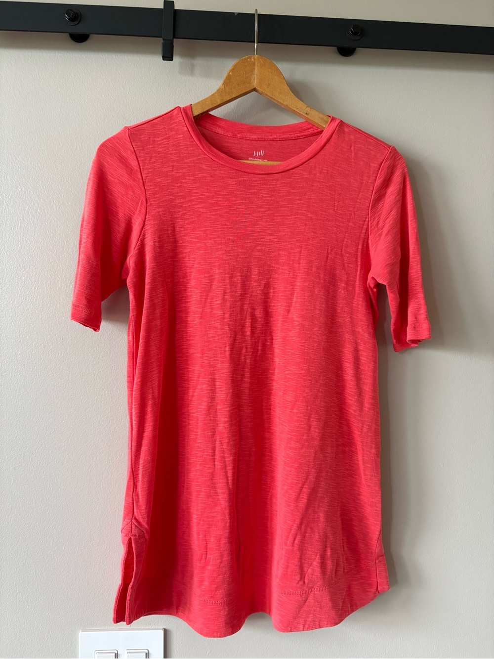 J Jill Top Womens Small Pink Pima Slub Scoop Neck Side Slit Tee Soft Cotton